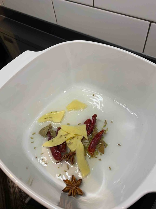 青花椒番茄牛尾的做法-酸甜味燉菜譜