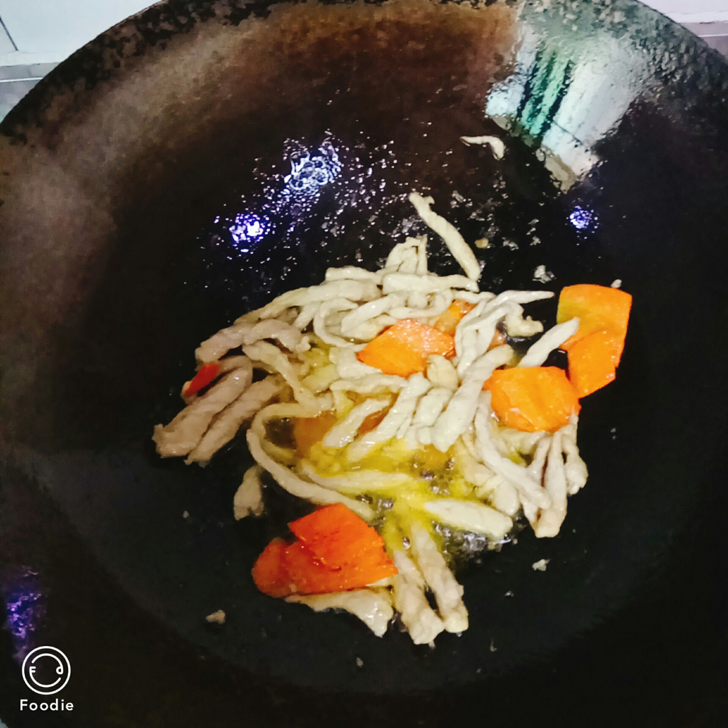 木耳炒肉的做法-家常味炒菜譜