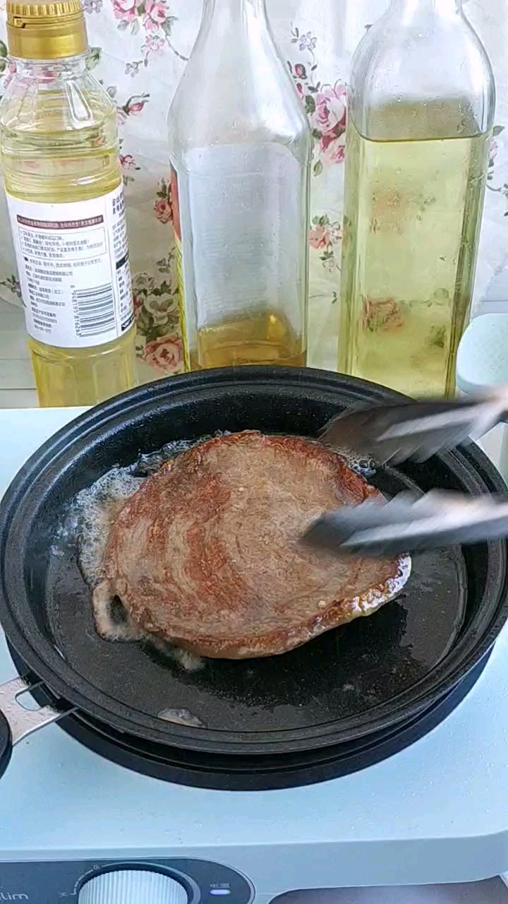 快手好吃的牛排，來了！的做法-家常味煎菜譜