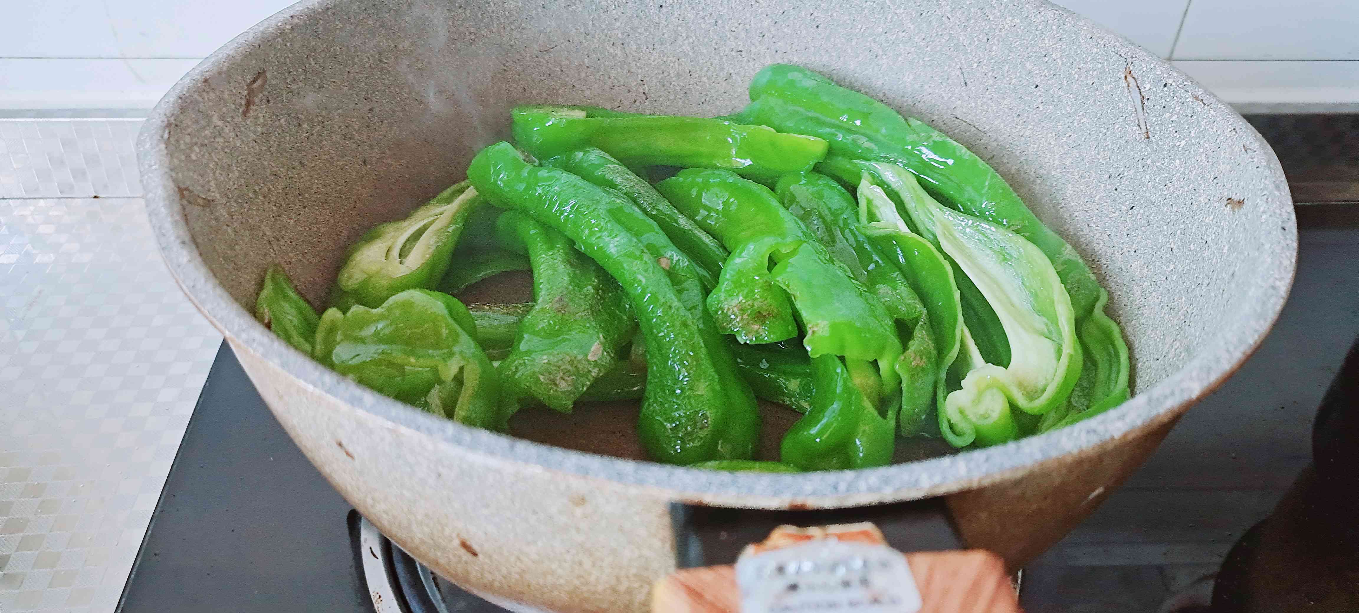媽媽味道下飯神器…糖醋青椒的做法-酸甜味燒菜譜