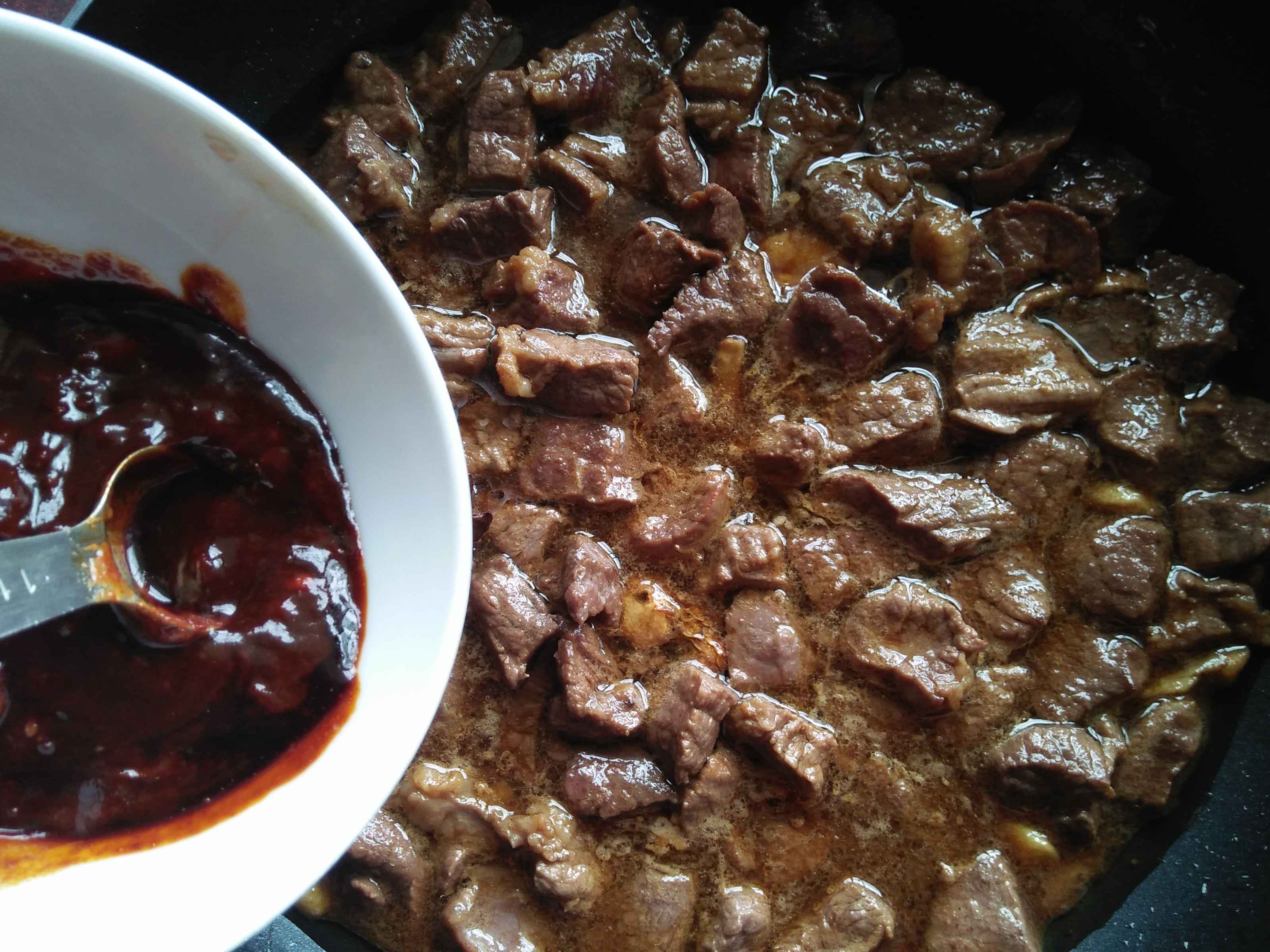 牛肉燉土豆的做法-家常味燒菜譜