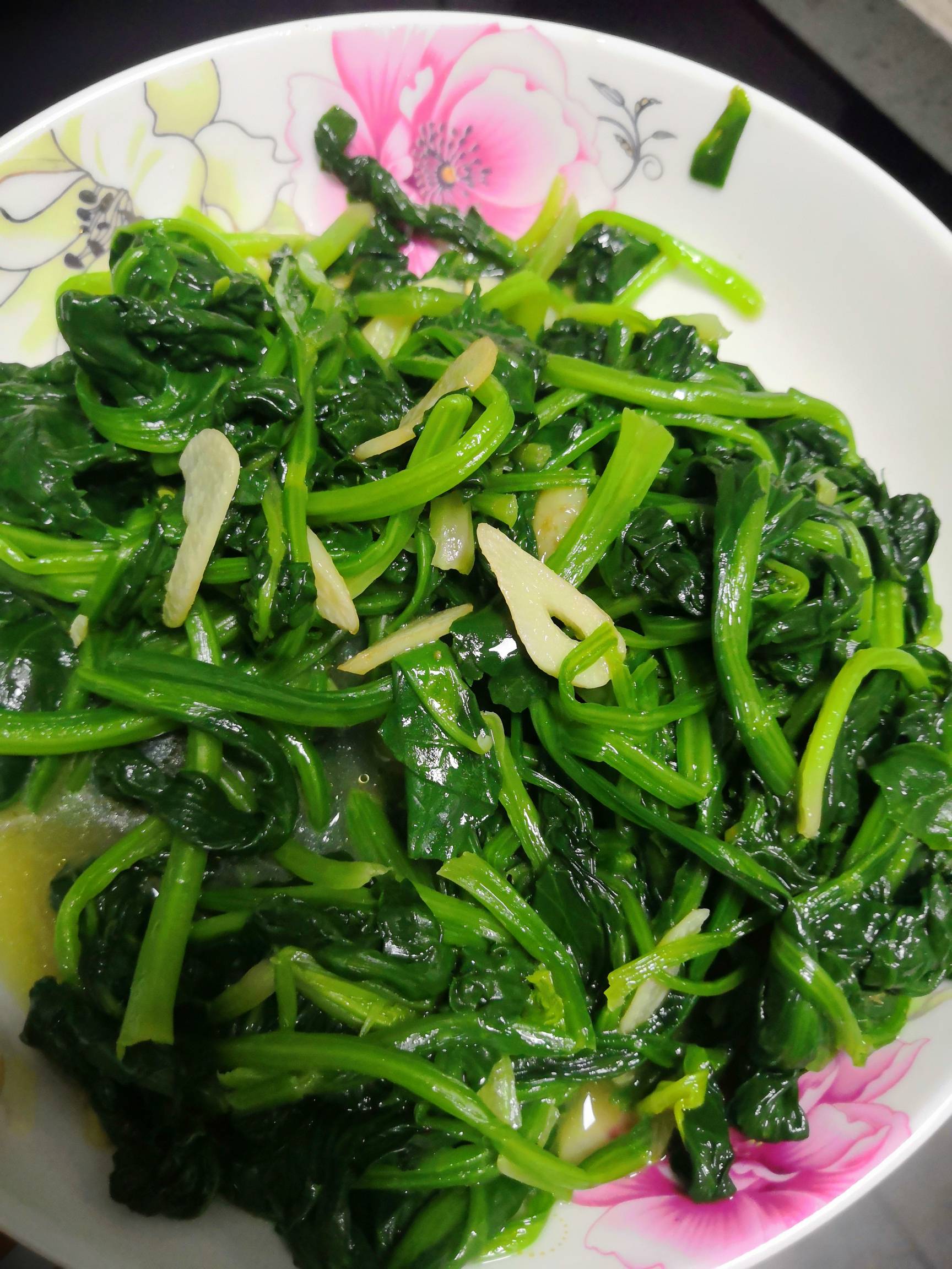 蒜香菠菜的做法-蒜香味炒菜譜