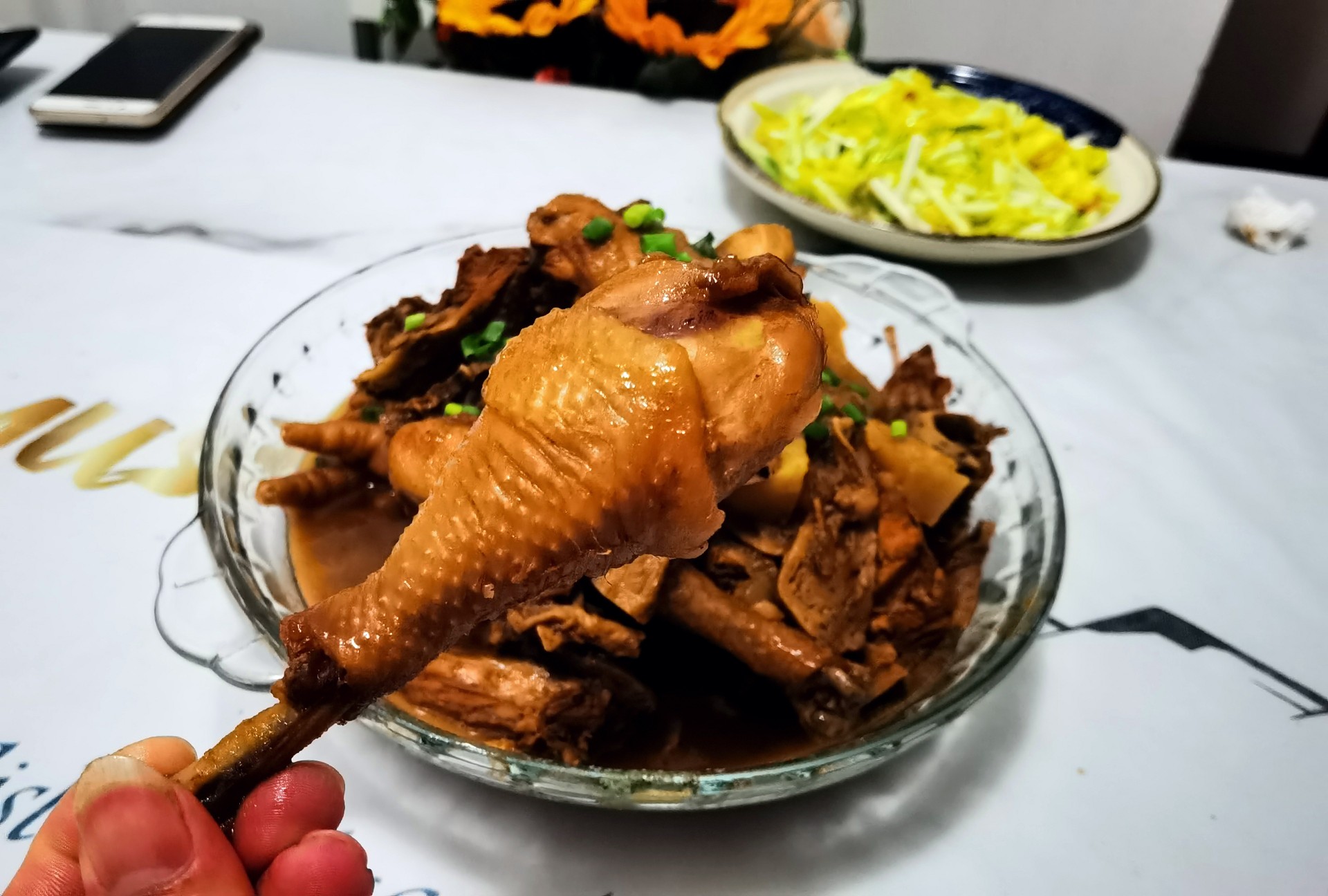 東北人最愛的小雞燉蘑菇土豆的做法-家常味燉菜譜