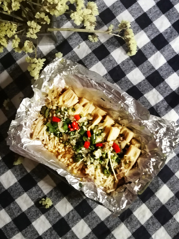錫紙金針菇的做法-咸鮮味烤菜譜