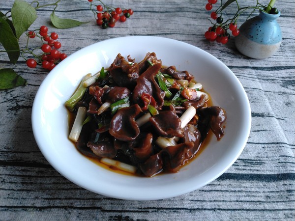 韭黃炒鴨胗的做法-香辣味炒菜譜-易網(wǎng)健康養(yǎng)生網(wǎng) 韭黃炒鴨胗的做法-香辣味炒菜譜