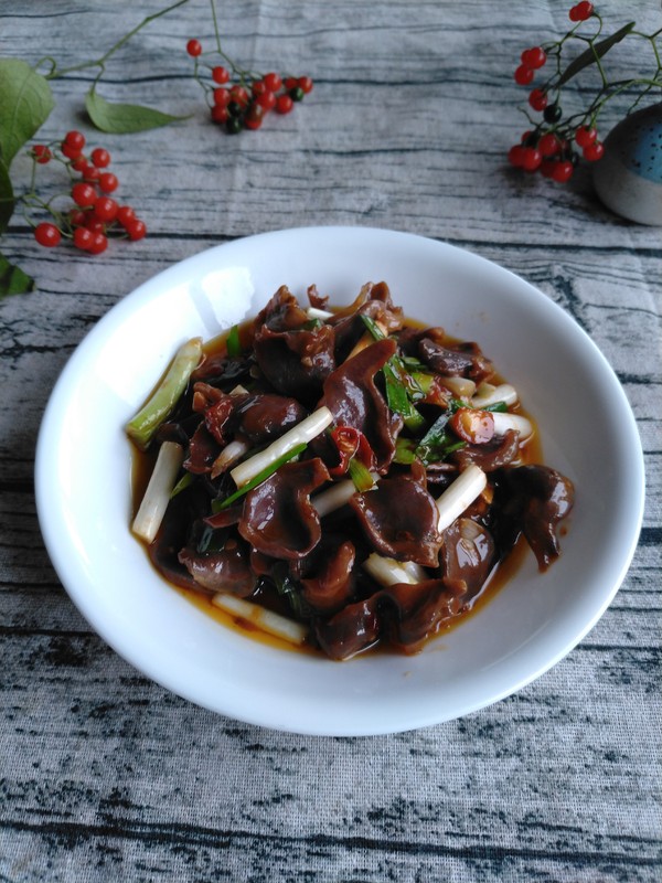 韭黃炒鴨胗的做法-香辣味炒菜譜-易網(wǎng)健康養(yǎng)生網(wǎng) 韭黃炒鴨胗的做法-香辣味炒菜譜