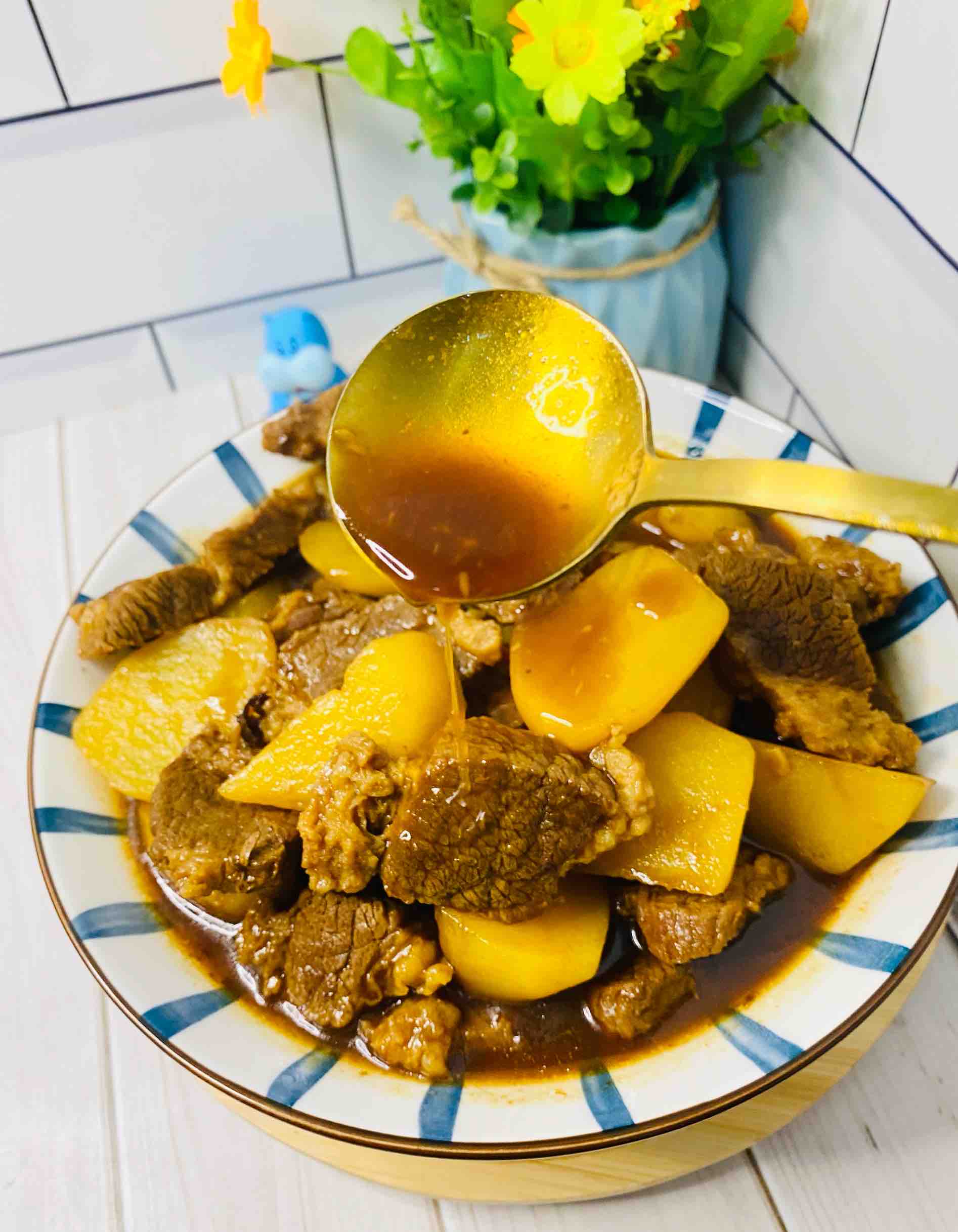 爆香紅燒牛肉燜土豆,這樣煮??一鍋都不夠的做法-家常味醬菜譜-易網(wǎng)健康養(yǎng)生網(wǎng) 爆香紅燒牛肉燜土豆,這樣煮??一鍋都不夠的做法-家常味醬菜譜