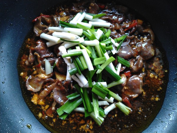 韭黃炒鴨胗的做法-香辣味炒菜譜-易網(wǎng)健康養(yǎng)生網(wǎng) 韭黃炒鴨胗的做法-香辣味炒菜譜