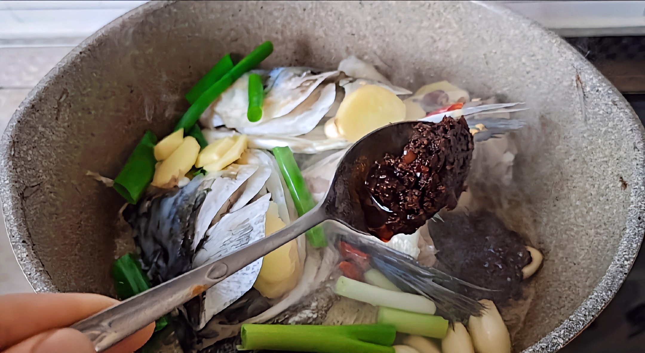 秋冬這樣吃，菜飯一鍋出~魚頭泡餅的做法-咸鮮味燉菜譜