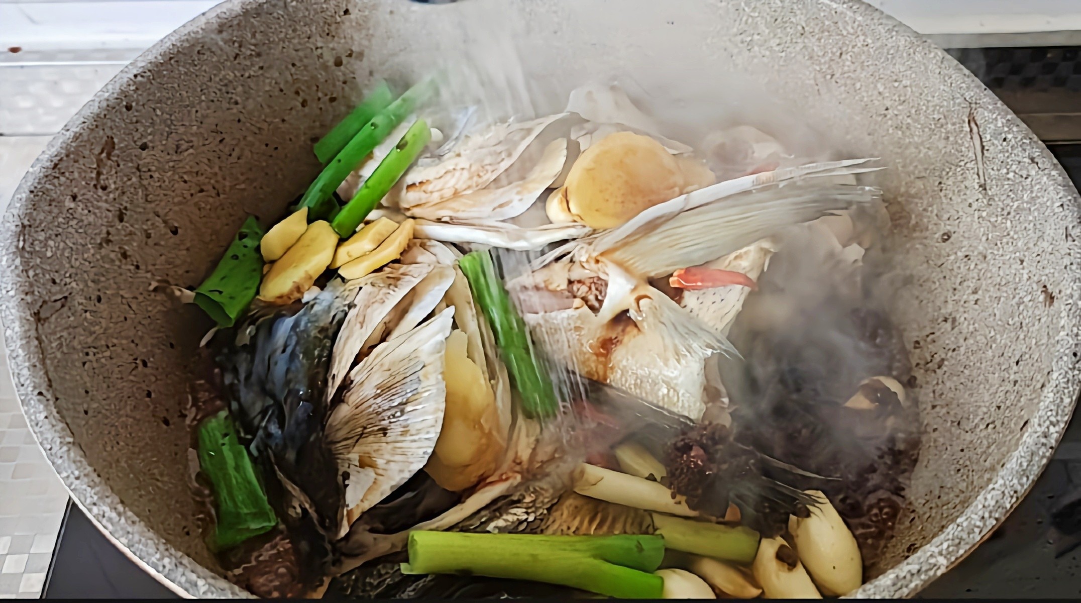 秋冬這樣吃，菜飯一鍋出~魚頭泡餅的做法-咸鮮味燉菜譜
