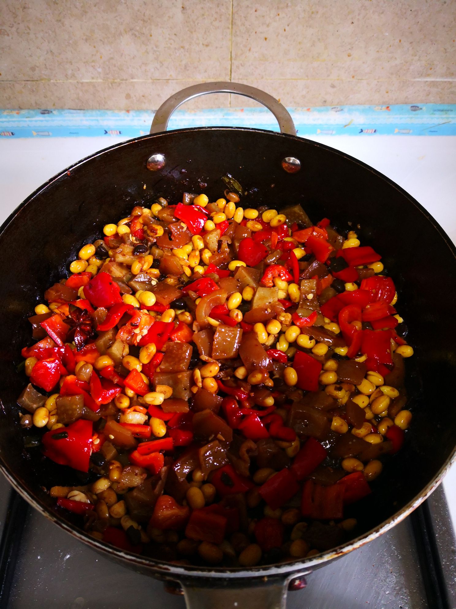 紅椒肉皮醬黃豆的做法-家常味炒菜譜
