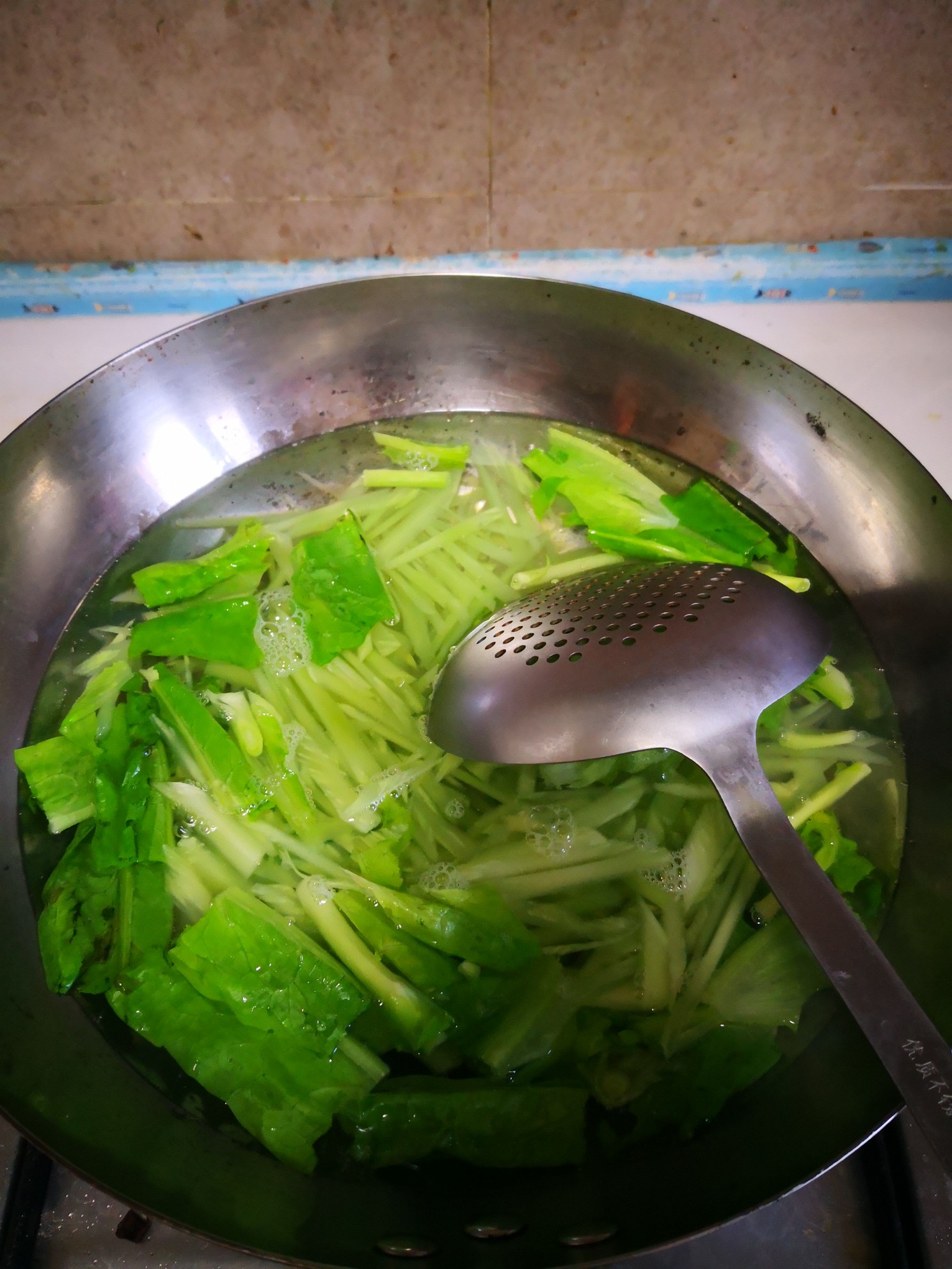 涼拌青筍絲的做法-家常味拌菜譜