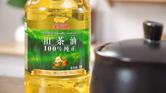 茶油燜雞【孔老師教做菜】的做法-家常味燜菜譜-易網(wǎng)健康養(yǎng)生網(wǎng) 茶油燜雞【孔老師教做菜】的做法-家常味燜菜譜