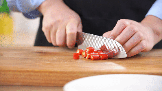 茶油燜雞【孔老師教做菜】的做法-家常味燜菜譜-易網(wǎng)<a href=http://www.jsjjzhkt.cn/ target=_blank class=infotextkey>健康養(yǎng)生</a>網(wǎng) 茶油燜雞【孔老師教做菜】的做法-家常味燜菜譜