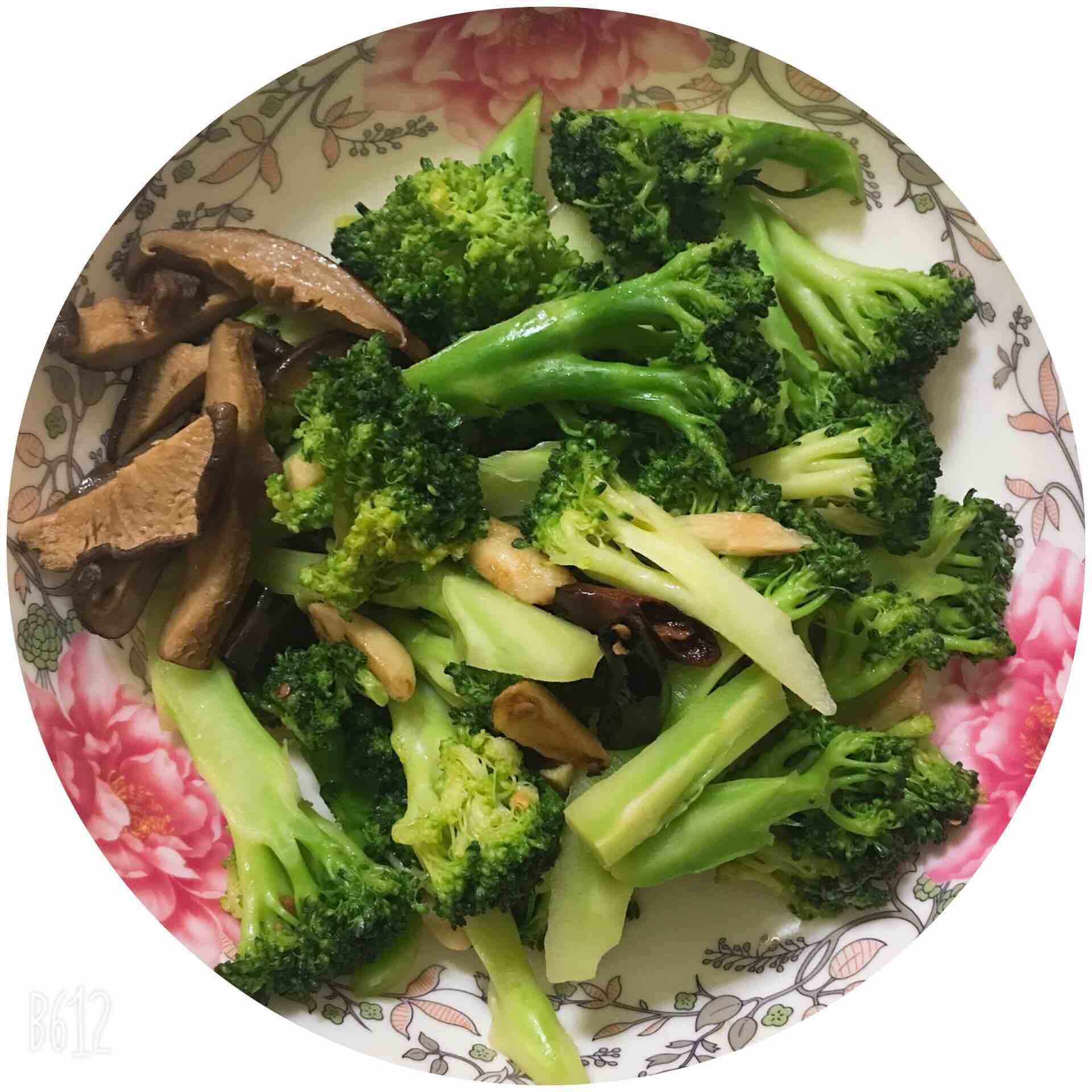 素炒西蘭花的做法-家常味炒菜譜-易網(wǎng)健康養(yǎng)生網(wǎng) 素炒西蘭花的做法-家常味炒菜譜