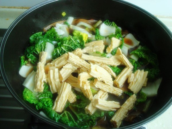 黑白菜寬粉燉腐竹的做法-咸鮮味燉菜譜-易網健康養生網 黑白菜寬粉燉腐竹的做法-咸鮮味燉菜譜