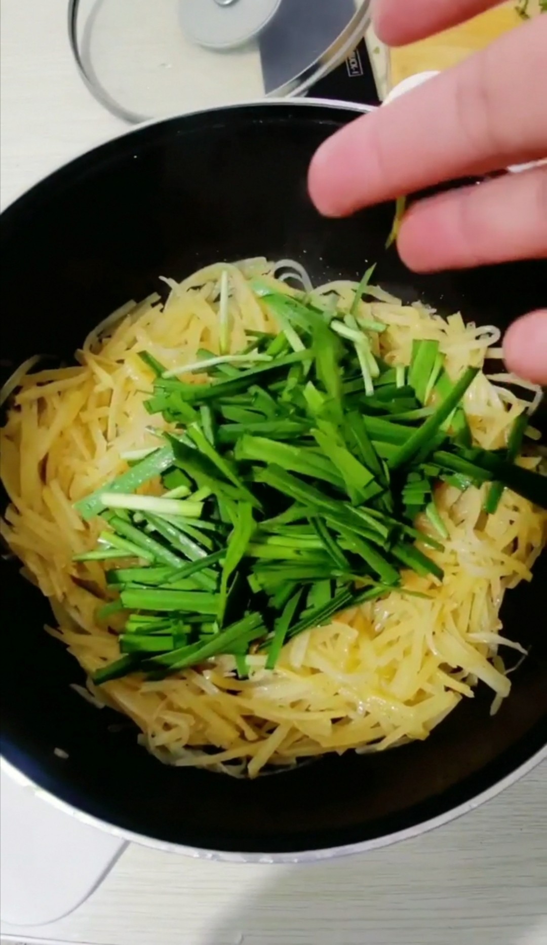 韭菜炒土豆絲的做法-咸鮮味炒菜譜-易網(wǎng)健康養(yǎng)生網(wǎng) 韭菜炒土豆絲的做法-咸鮮味炒菜譜