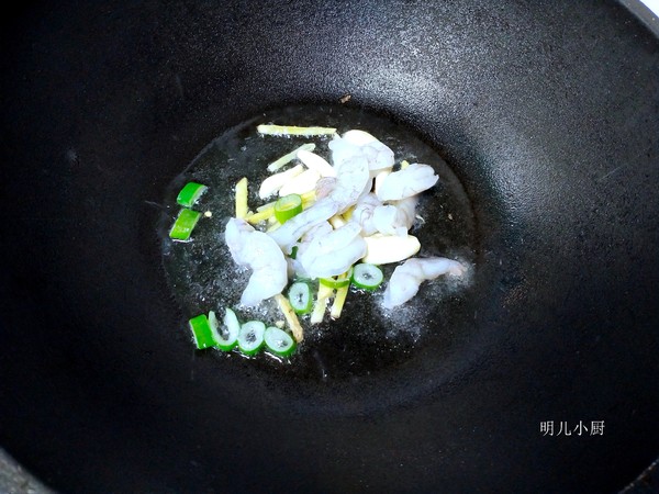 蝦仁炒豆苗的做法-家常味炒菜譜-易網(wǎng)健康養(yǎng)生網(wǎng) 蝦仁炒豆苗的做法-家常味炒菜譜