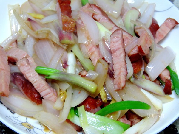 洋蔥炒臘肉的做法-家常味炒菜譜