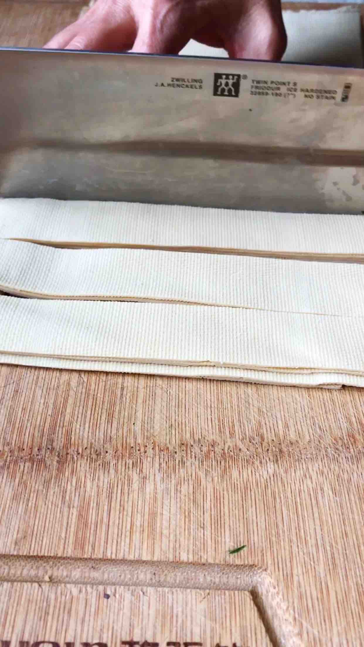 豆皮好吃做法的做法-香辣味炒菜譜-易網<a href=http://www.jsjjzhkt.cn/ target=_blank class=infotextkey>健康養生</a>網 豆皮好吃做法的做法-香辣味炒菜譜