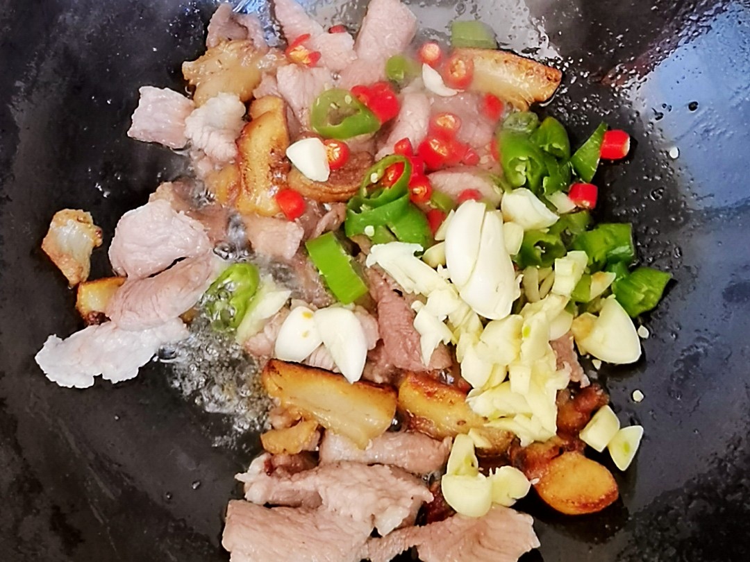 冬日暖胃家常菜－豆腐粉絲煲，葷素搭配，經濟實惠又美味的做法-咸鮮味炒菜譜