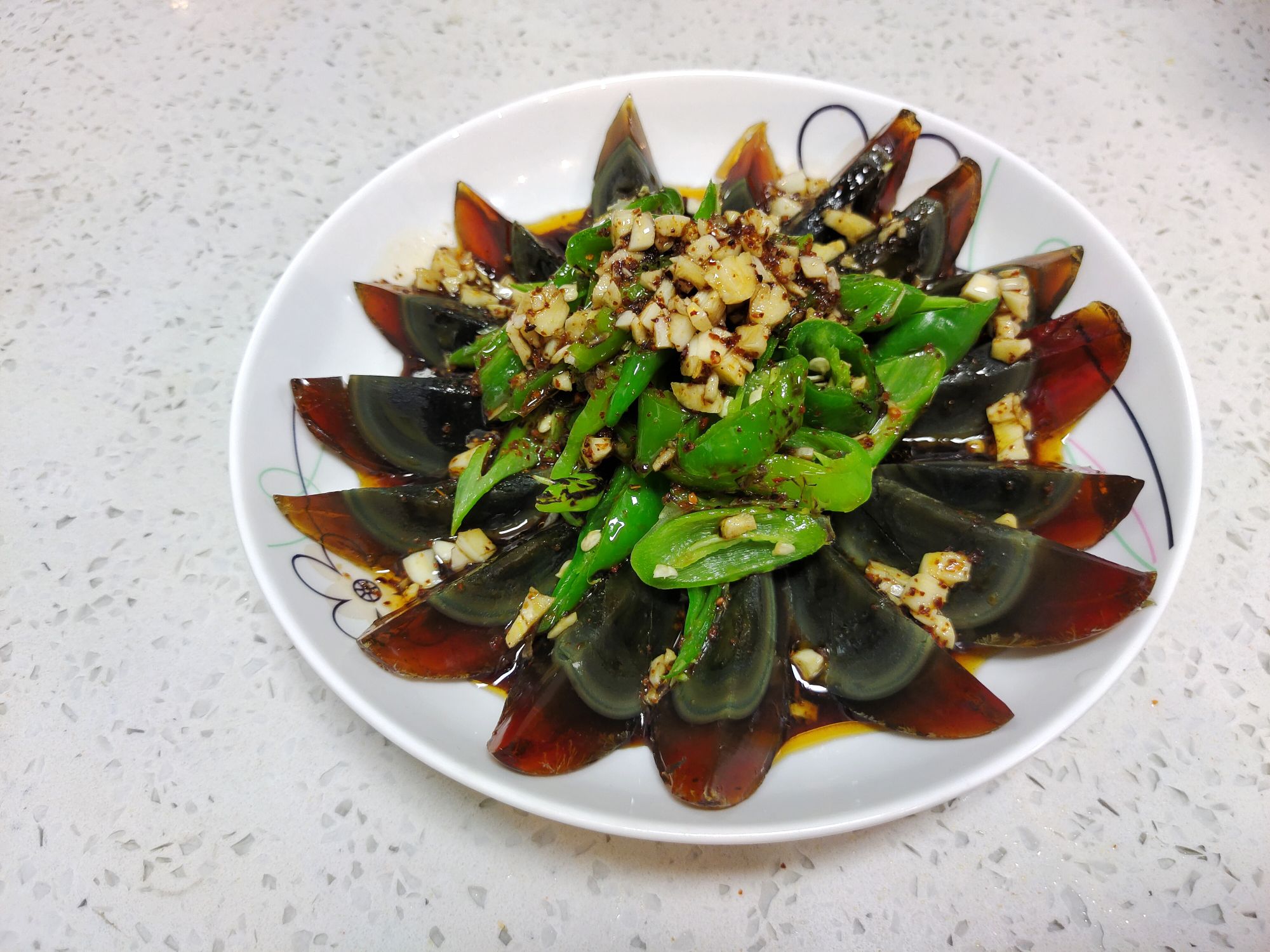 輕松get皮蛋新做法－燒椒皮蛋的做法-家常味拌菜譜