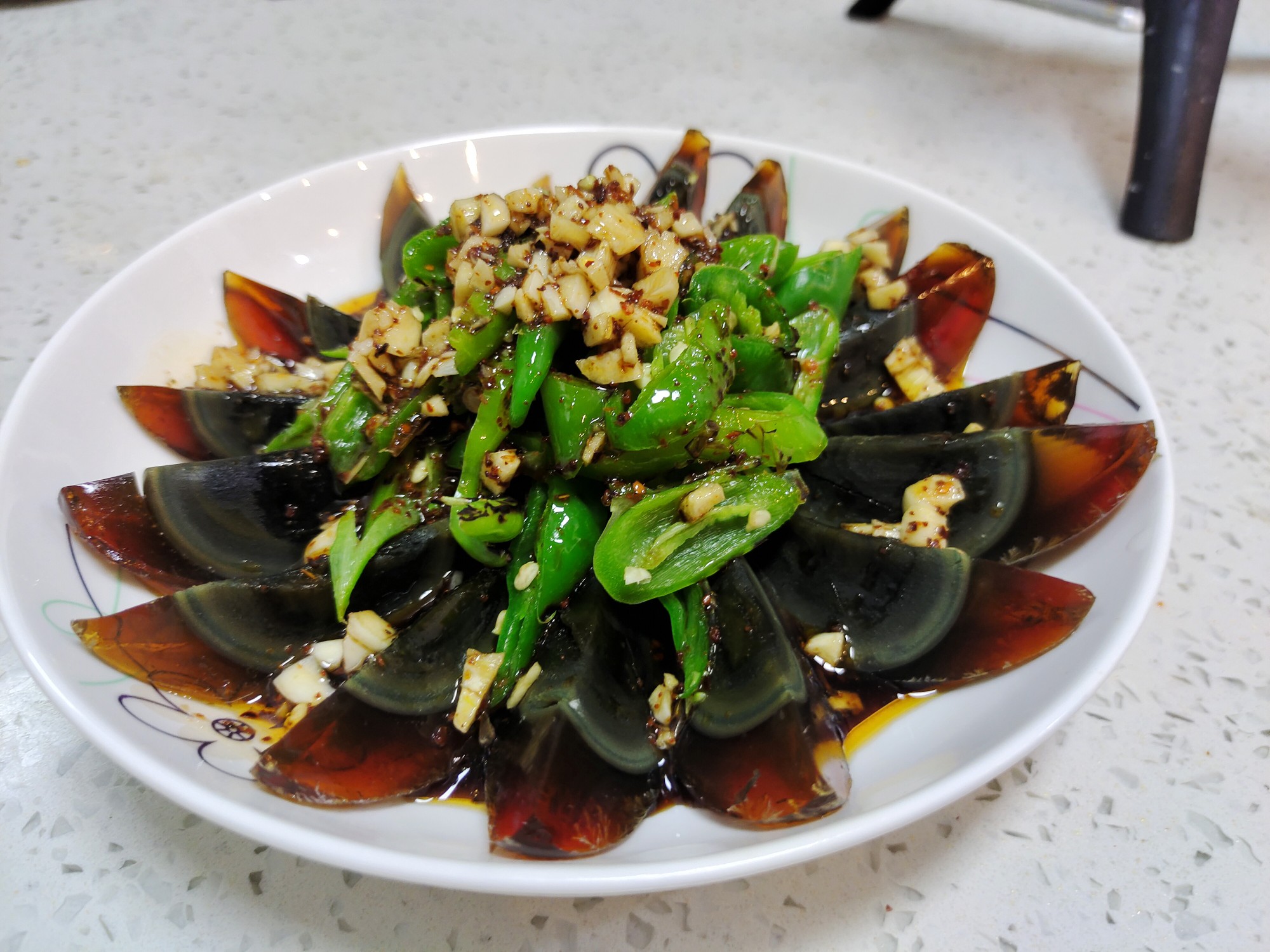 輕松get皮蛋新做法－燒椒皮蛋的做法-家常味拌菜譜