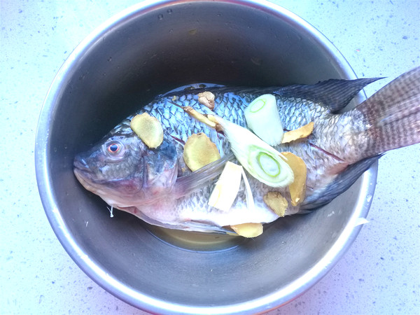 醬燜羅非魚的做法-醬香味燜菜譜-易網<a href=http://www.jsjjzhkt.cn/ target=_blank class=infotextkey>健康養生</a>網 醬燜羅非魚的做法-醬香味燜菜譜