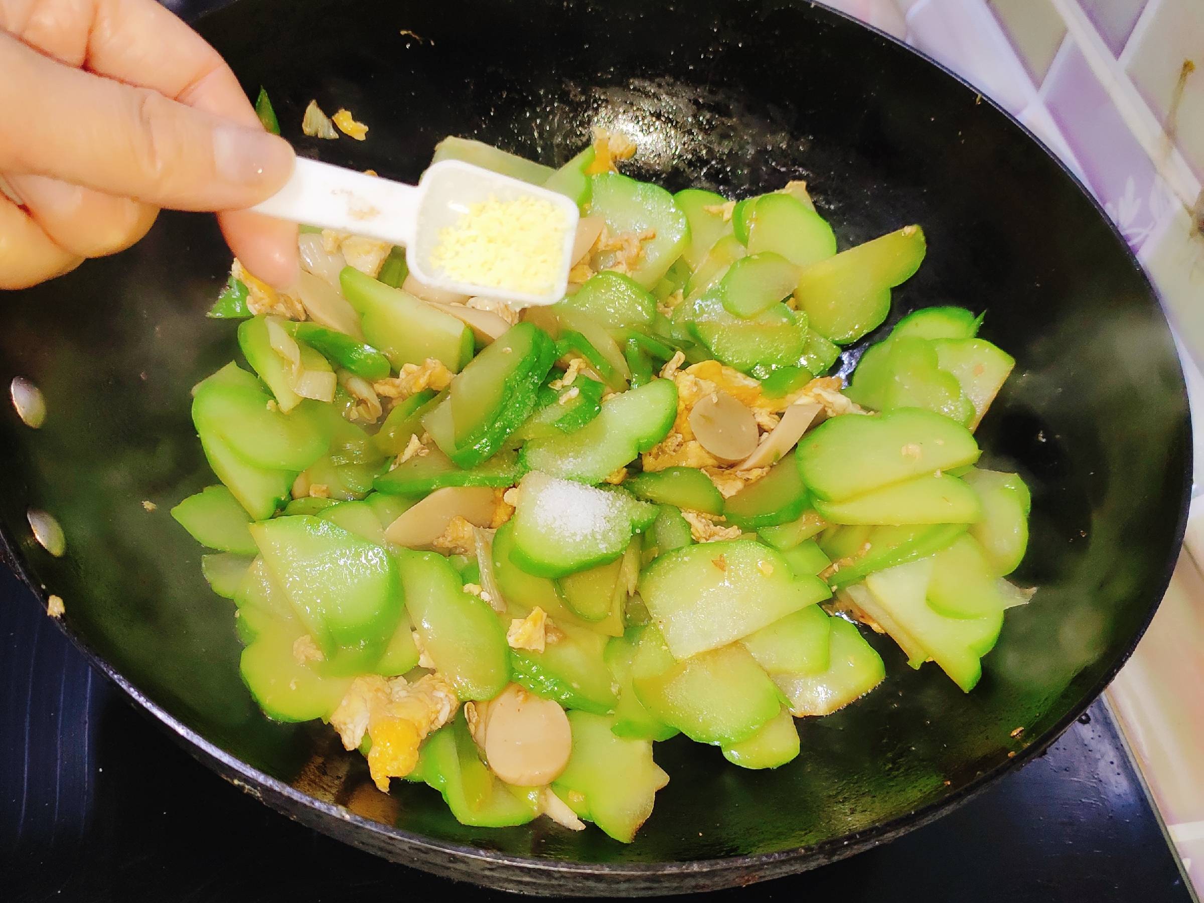 降血壓的小炒佛手瓜的做法-咸鮮味炒菜譜-易網健康養生網 降血壓的小炒佛手瓜的做法-咸鮮味炒菜譜