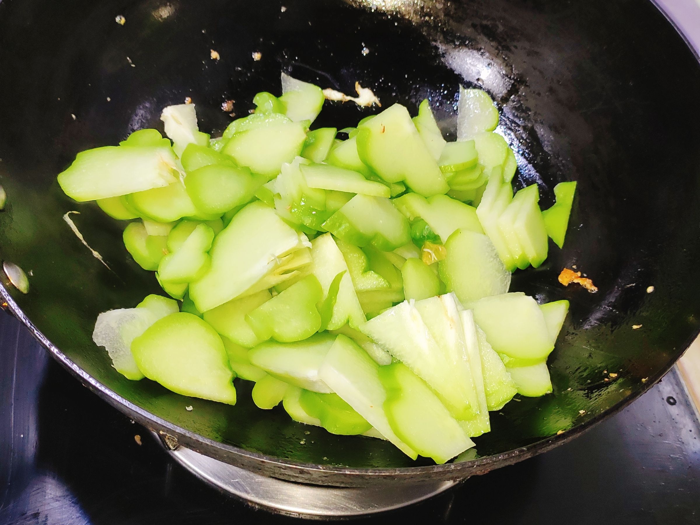 降血壓的小炒佛手瓜的做法-咸鮮味炒菜譜-易網健康養生網 降血壓的小炒佛手瓜的做法-咸鮮味炒菜譜