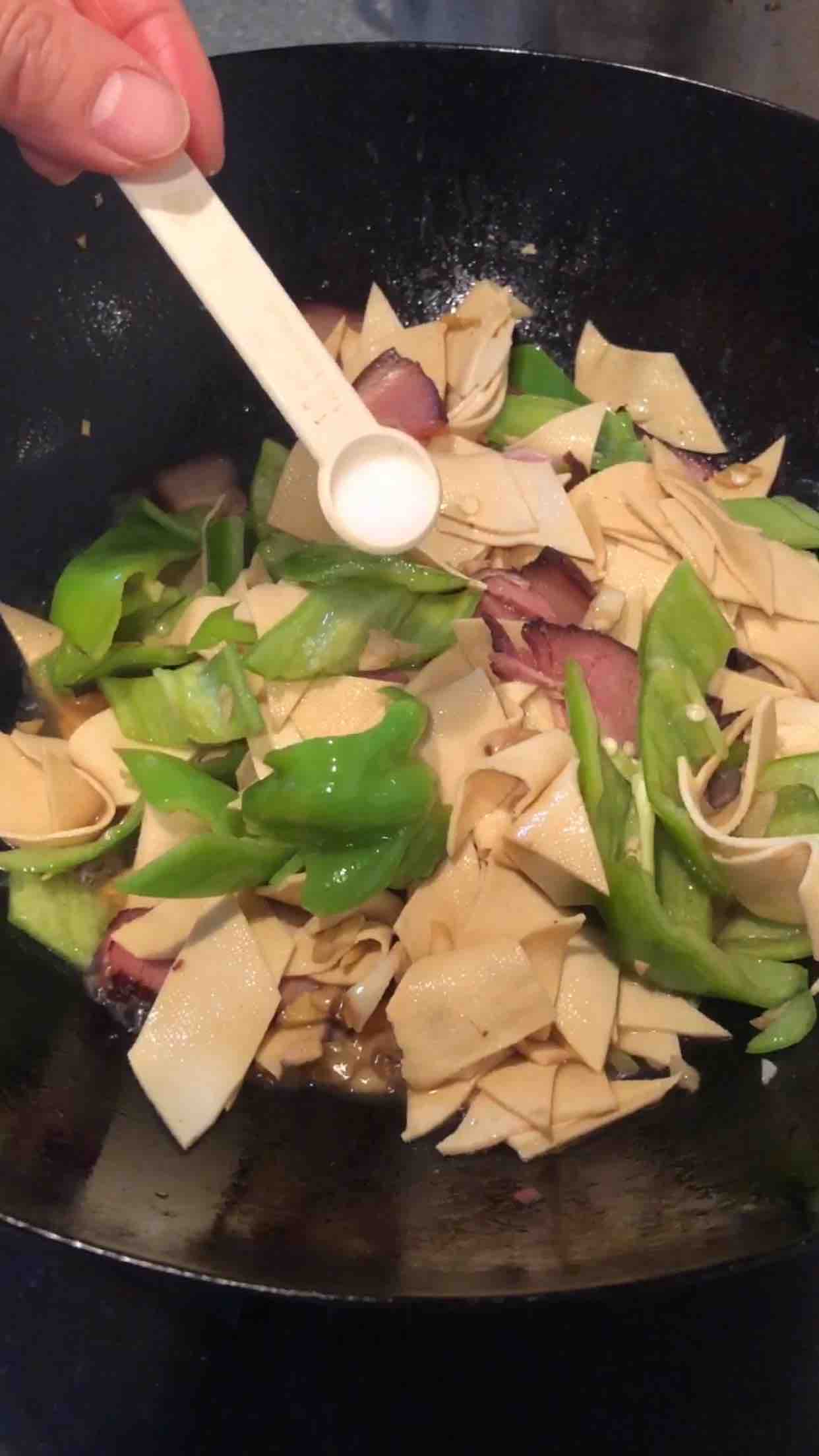 老臘肉豆皮的做法-家常味炒菜譜