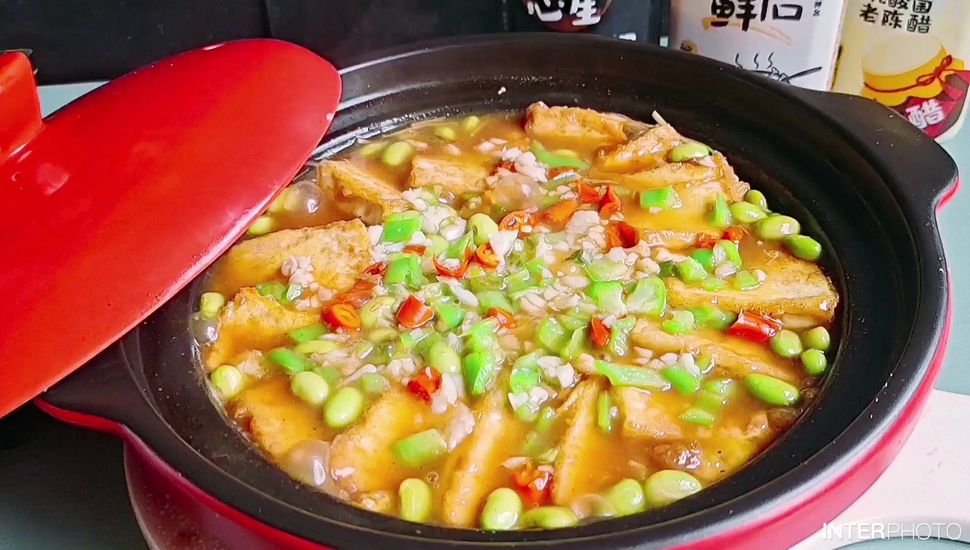 秋冬這樣吃豆腐，暖身又下飯…金針豆腐煲的做法-咸鮮味煲菜譜