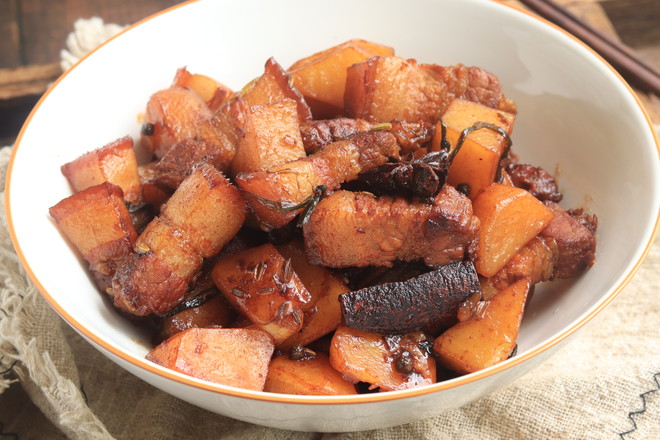 五花肉燉土豆的做法-家常味燉菜譜-易網健康養生網 五花肉燉土豆的做法-家常味燉菜譜