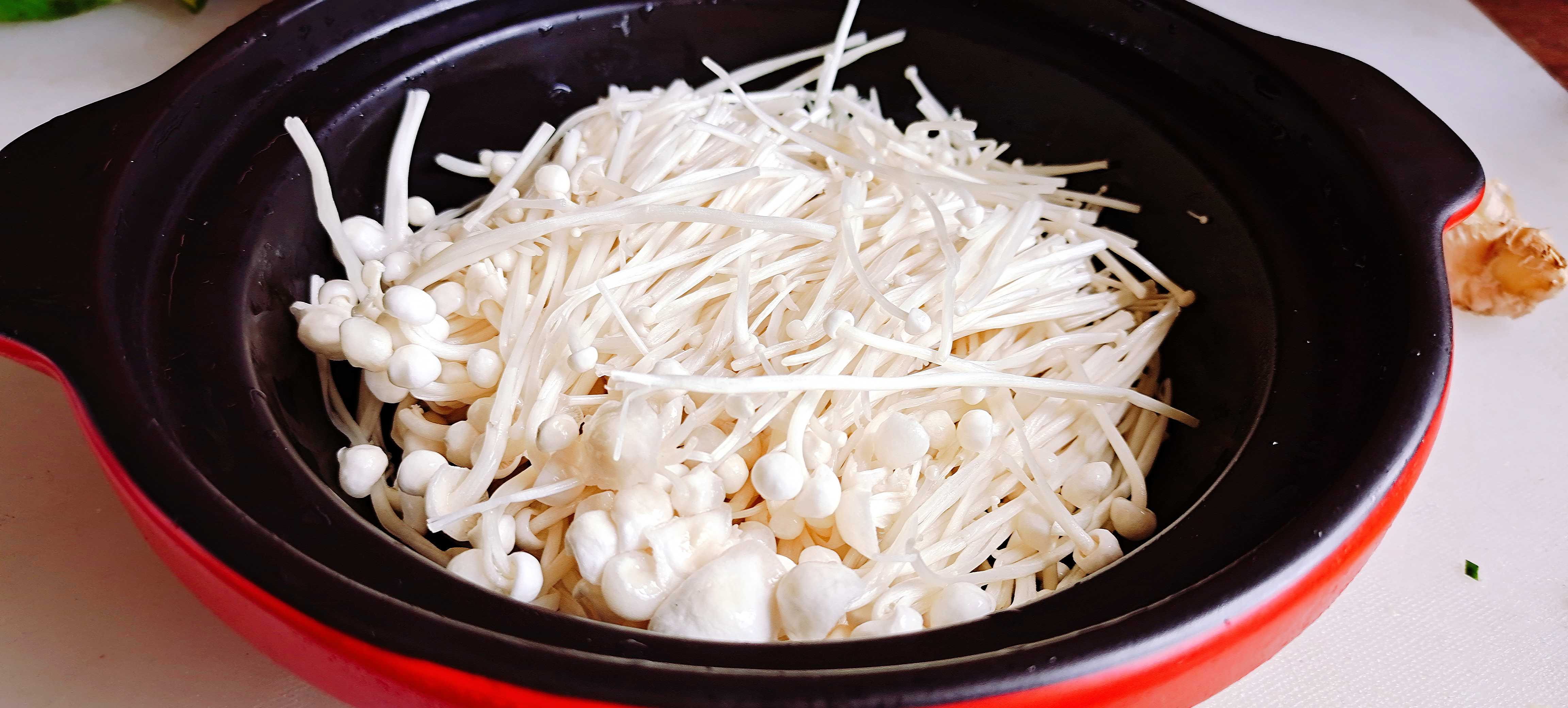 秋冬這樣吃豆腐，暖身又下飯…金針豆腐煲的做法-咸鮮味煲菜譜