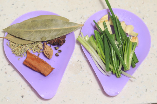 五花肉燉土豆的做法-家常味燉菜譜-易網健康養生網 五花肉燉土豆的做法-家常味燉菜譜