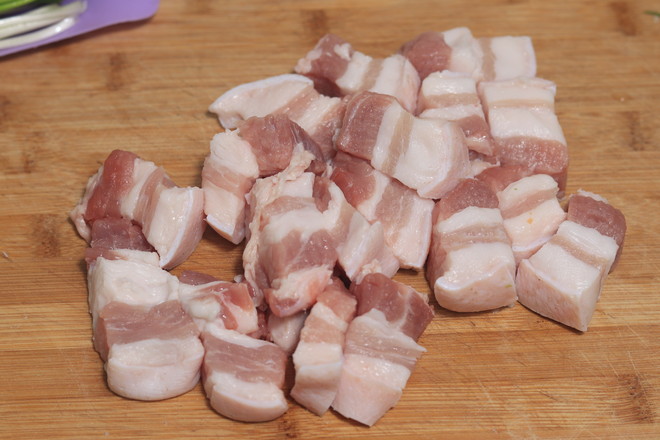 五花肉燉土豆的做法-家常味燉菜譜-易網健康養生網 五花肉燉土豆的做法-家常味燉菜譜