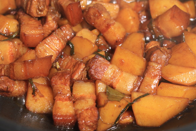 五花肉燉土豆的做法-家常味燉菜譜-易網健康養生網 五花肉燉土豆的做法-家常味燉菜譜