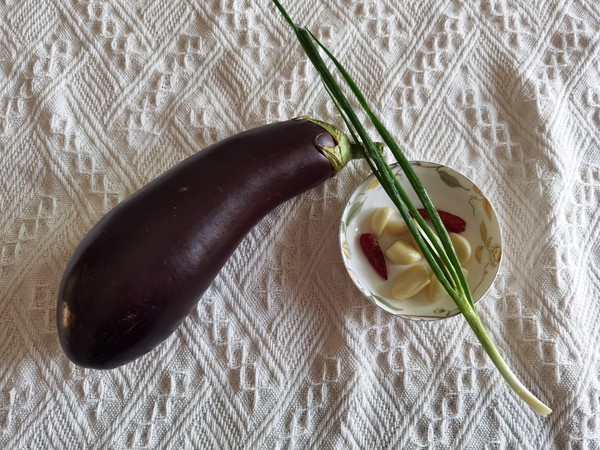 蒜香軟糯的蒸茄子的做法-蒜香味蒸菜譜-易網(wǎng)<a href=http://www.jsjjzhkt.cn/ target=_blank class=infotextkey>健康養(yǎng)生</a>網(wǎng) 蒜香軟糯的蒸茄子的做法-蒜香味蒸菜譜