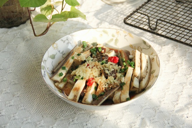 蒜香軟糯的蒸茄子的做法-蒜香味蒸菜譜-易網(wǎng)健康養(yǎng)生網(wǎng) 蒜香軟糯的蒸茄子的做法-蒜香味蒸菜譜