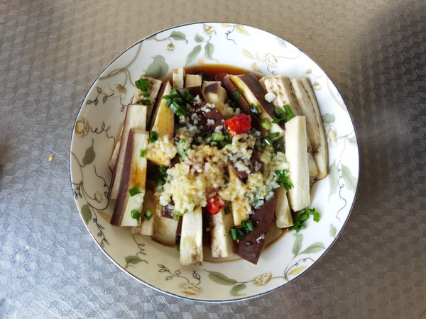 蒜香軟糯的蒸茄子的做法-蒜香味蒸菜譜-易網(wǎng)健康養(yǎng)生網(wǎng) 蒜香軟糯的蒸茄子的做法-蒜香味蒸菜譜