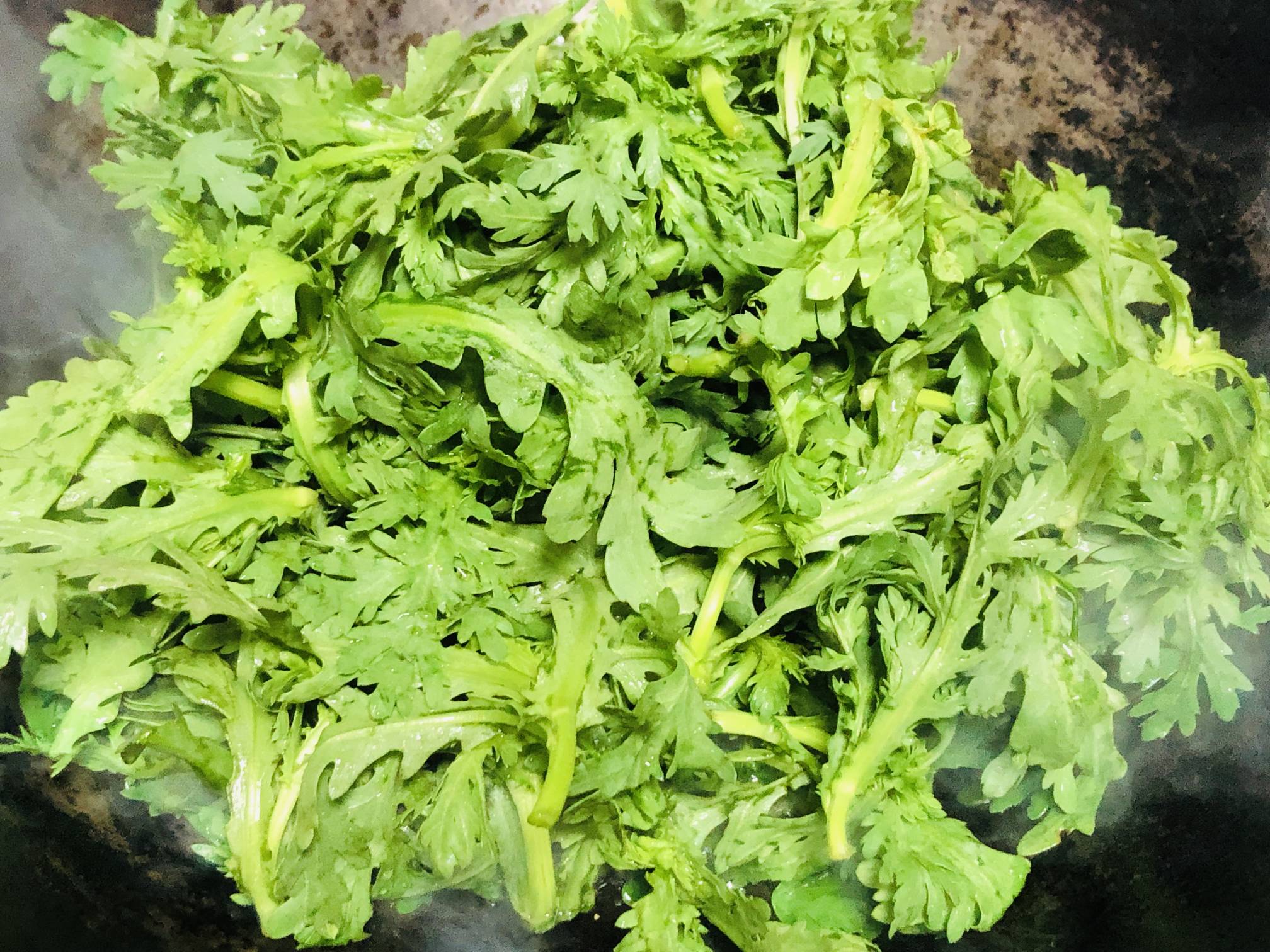 蒜泥茼蒿的做法-家常味炒菜譜