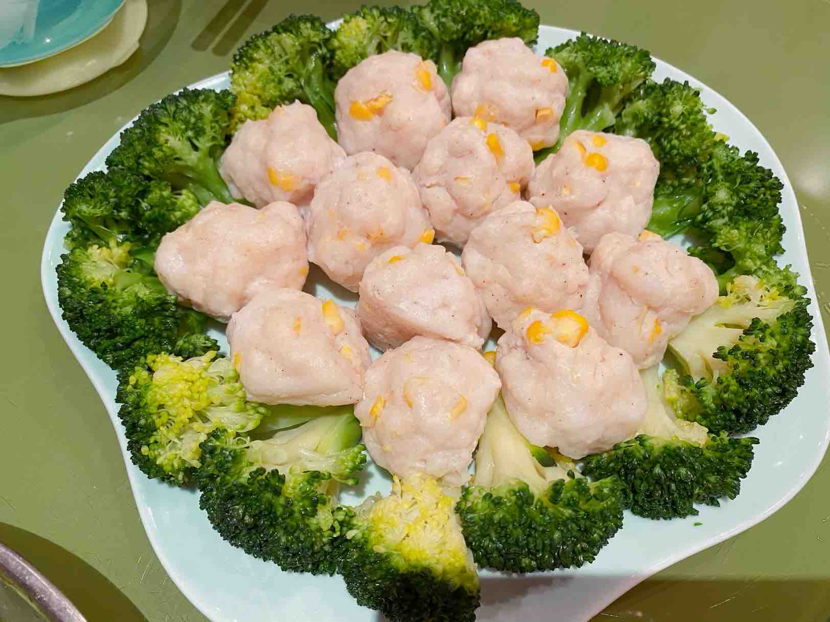 自制粟米魚丸拌西蘭花的做法-家常味蒸菜譜-易網健康養生網 自制粟米魚丸拌西蘭花的做法-家常味蒸菜譜