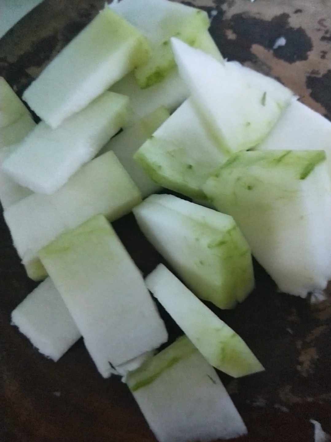 咸肉燉冬瓜的做法-咸鮮味燉菜譜-易網<a href=http://www.jsjjzhkt.cn/ target=_blank class=infotextkey>健康養生</a>網 咸肉燉冬瓜的做法-咸鮮味燉菜譜