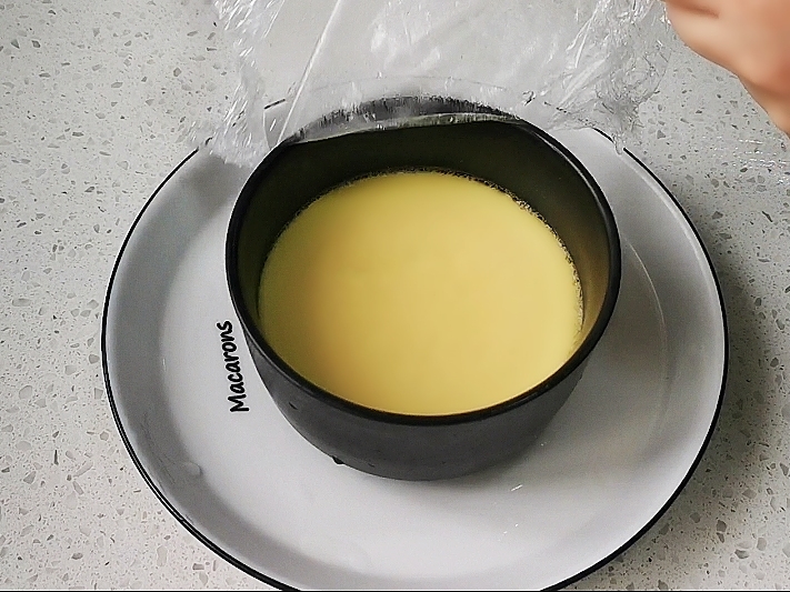 蒸水蛋香滑軟嫩的關(guān)鍵是雞蛋與水的比例,一個蛋殼就可以搞定的做法-咸鮮味蒸菜譜-易網(wǎng)健康養(yǎng)生網(wǎng) 蒸水蛋香滑軟嫩的關(guān)鍵是雞蛋與水的比例,一個蛋殼就可以搞定的做法-咸鮮味蒸菜譜