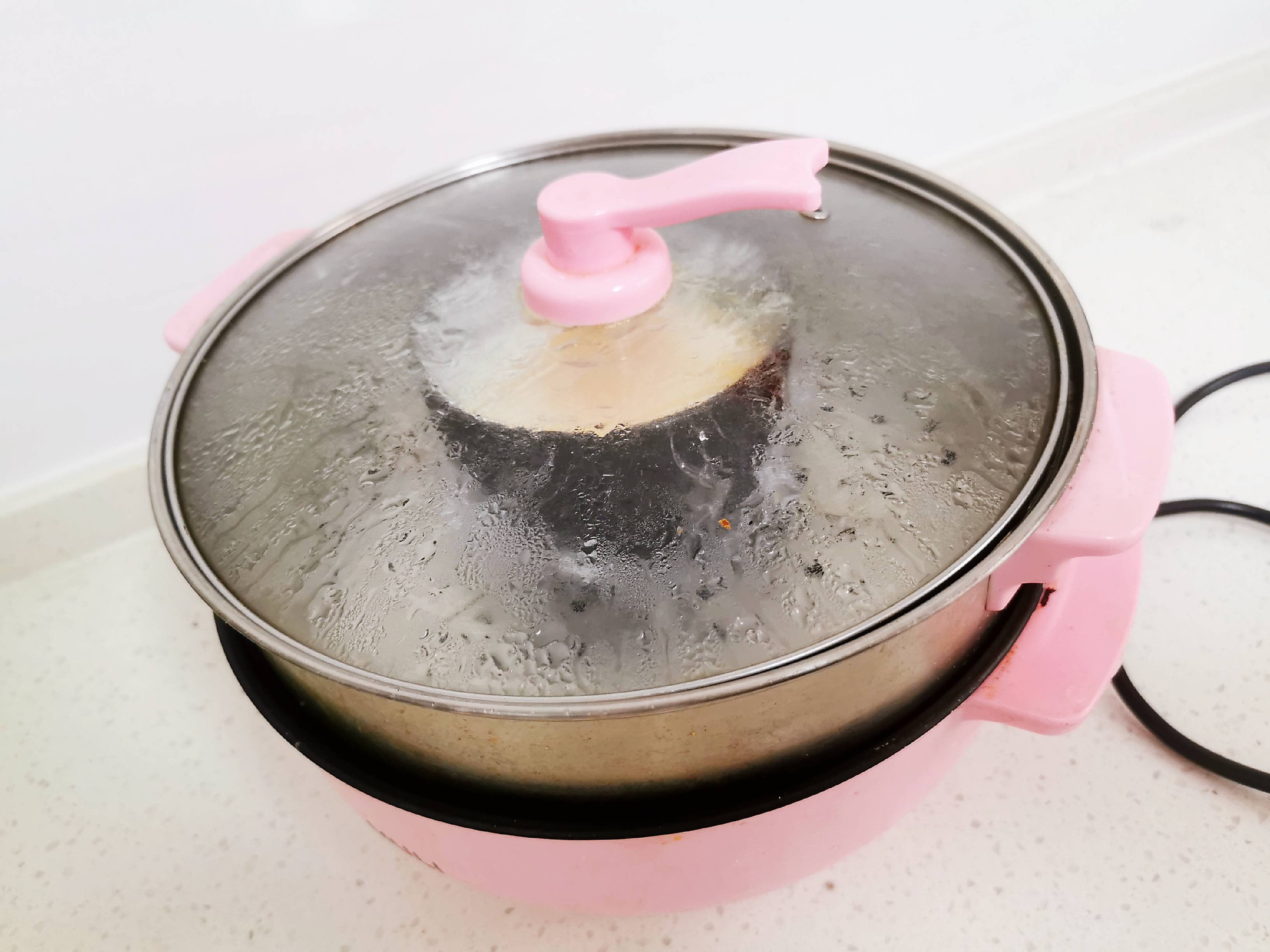 蒸水蛋香滑軟嫩的關(guān)鍵是雞蛋與水的比例,一個蛋殼就可以搞定的做法-咸鮮味蒸菜譜-易網(wǎng)健康養(yǎng)生網(wǎng) 蒸水蛋香滑軟嫩的關(guān)鍵是雞蛋與水的比例,一個蛋殼就可以搞定的做法-咸鮮味蒸菜譜