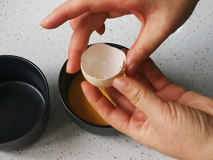 蒸水蛋香滑軟嫩的關(guān)鍵是雞蛋與水的比例,一個蛋殼就可以搞定的做法-咸鮮味蒸菜譜-易網(wǎng)健康養(yǎng)生網(wǎng) 蒸水蛋香滑軟嫩的關(guān)鍵是雞蛋與水的比例,一個蛋殼就可以搞定的做法-咸鮮味蒸菜譜