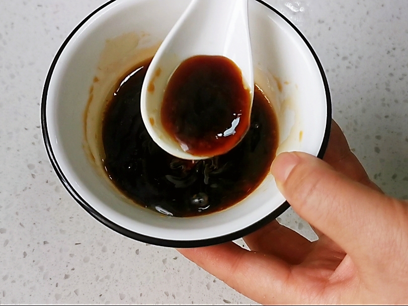 蒸水蛋香滑軟嫩的關(guān)鍵是雞蛋與水的比例,一個蛋殼就可以搞定的做法-咸鮮味蒸菜譜-易網(wǎng)健康養(yǎng)生網(wǎng) 蒸水蛋香滑軟嫩的關(guān)鍵是雞蛋與水的比例,一個蛋殼就可以搞定的做法-咸鮮味蒸菜譜