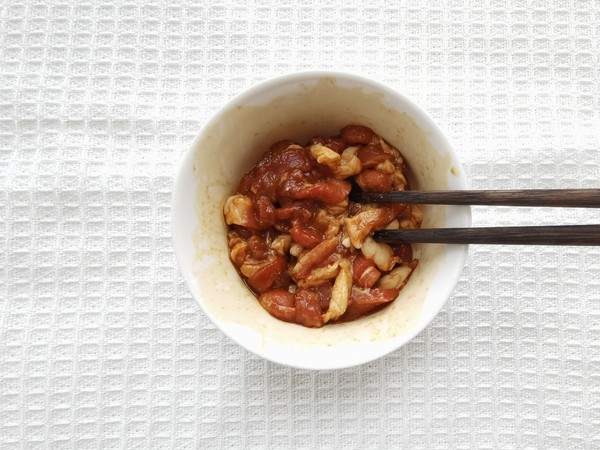 微辣鮮嫩的下飯菜,青紅椒炒肉絲的做法-咸鮮味炒菜譜-易網健康養生網 微辣鮮嫩的下飯菜,青紅椒炒肉絲的做法-咸鮮味炒菜譜