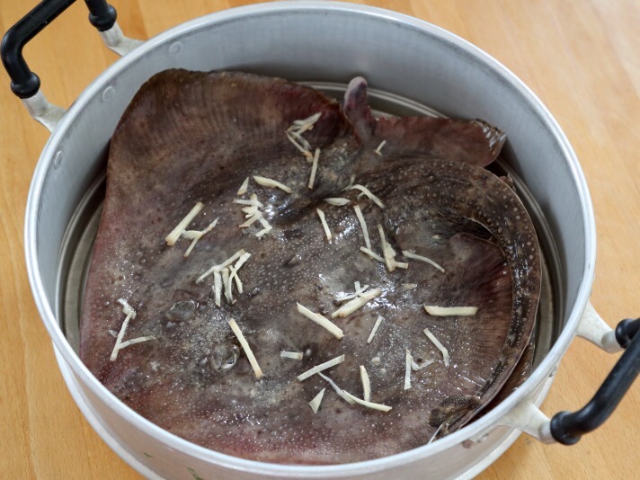 清蒸老板魚的做法-家常味蒸菜譜-易網健康養生網 清蒸老板魚的做法-家常味蒸菜譜