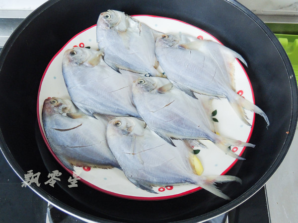 清蒸小鯧魚的做法-家常味蒸菜譜-易網健康養生網 清蒸小鯧魚的做法-家常味蒸菜譜